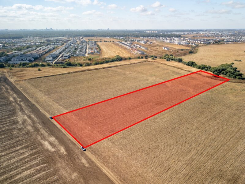 Tunari, teren dezvoltare.