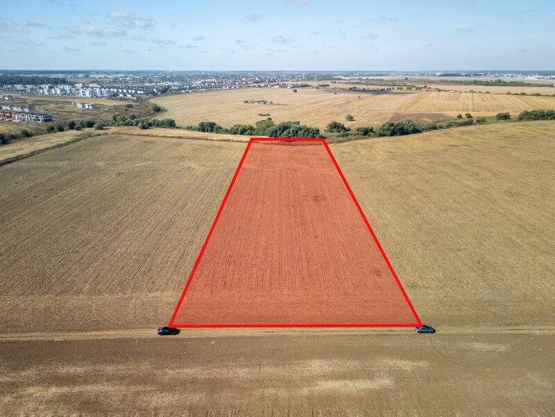 Tunari, teren dezvoltare.