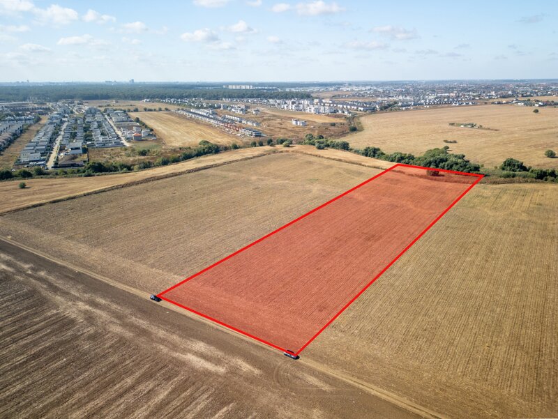 Tunari, teren dezvoltare.