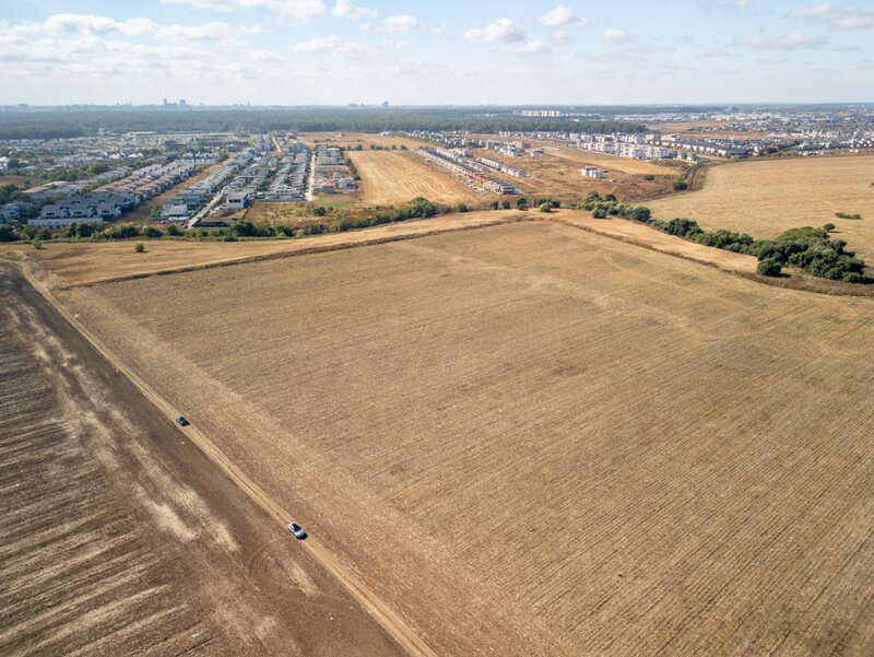 Tunari, teren dezvoltare.