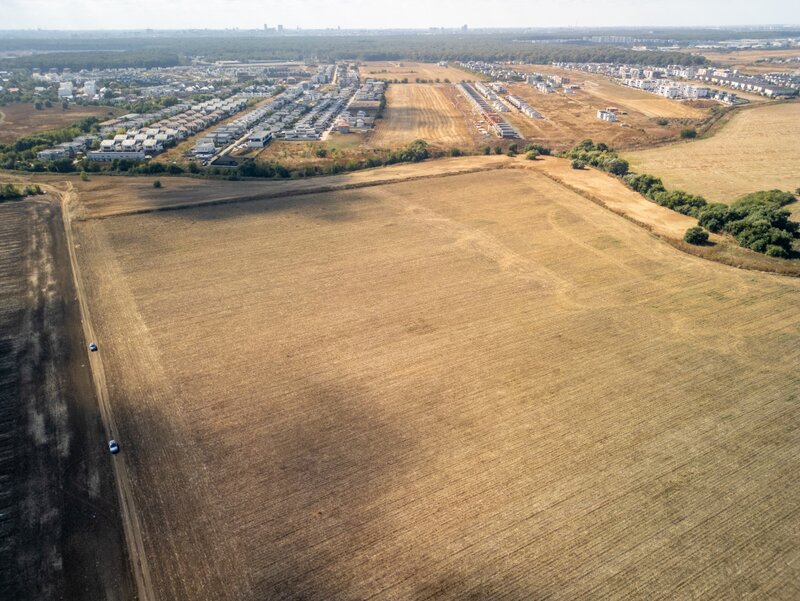 Tunari, teren dezvoltare.