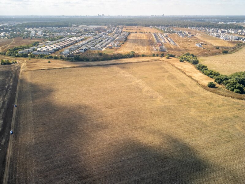 Tunari, teren dezvoltare.