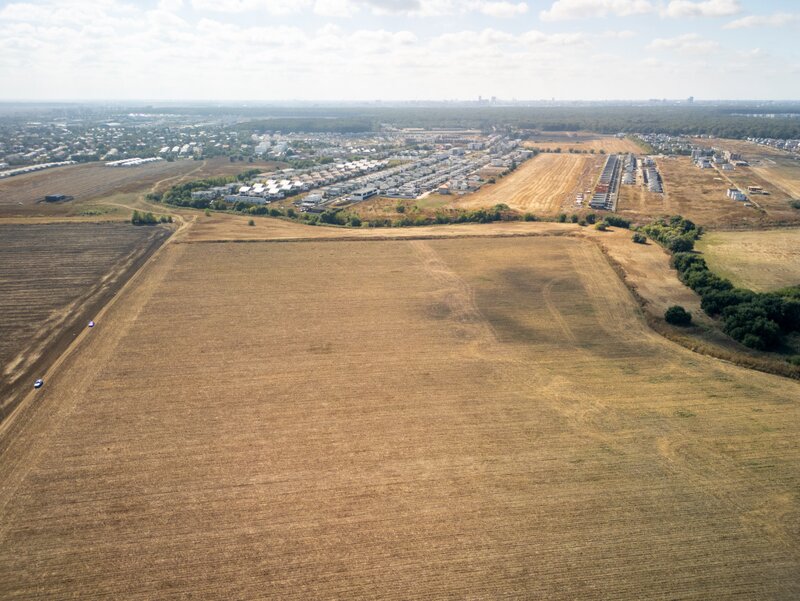 Tunari, teren dezvoltare.