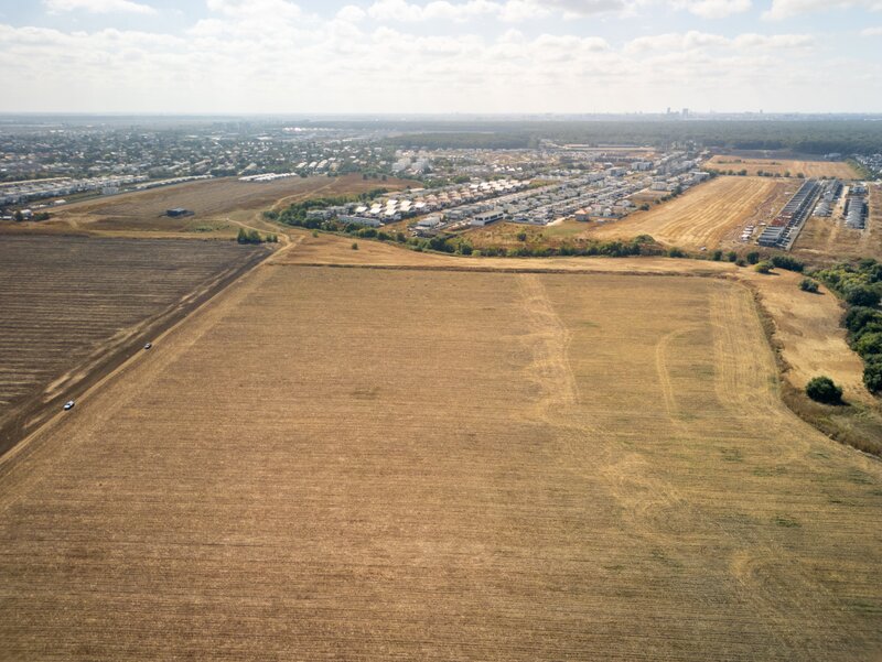 Tunari, teren dezvoltare.