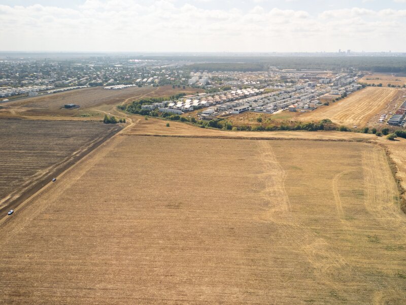 Tunari, teren dezvoltare.