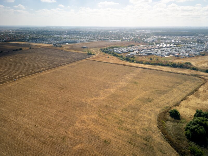 Tunari, teren dezvoltare.